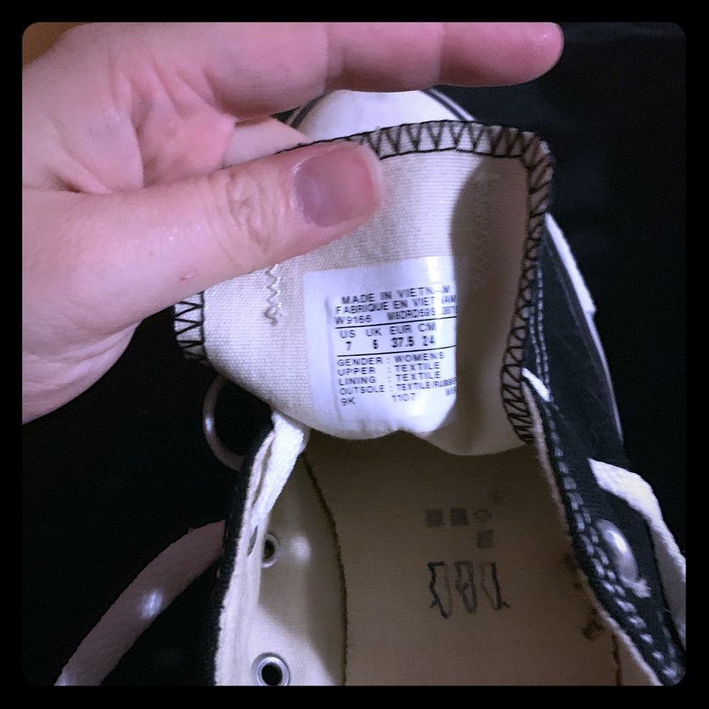 Converse shoes - Picture 1 of 2